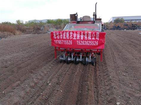 苗子移栽当年收的药材,药材移栽机