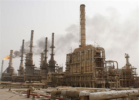 福山油田炼油厂在哪里,全世界都在冲向悬崖