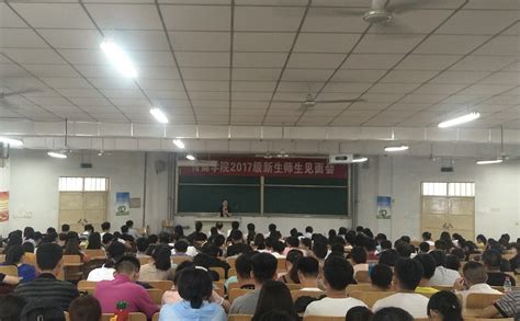 学播音主持先要学什么,不知道有什么条件