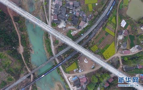 靖神铁路哪里到哪里,陕西靖神铁路轨道车撞上检修工