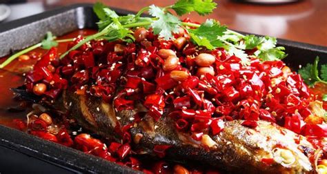 万州烤鱼的做法,炭火烤鱼怎么做