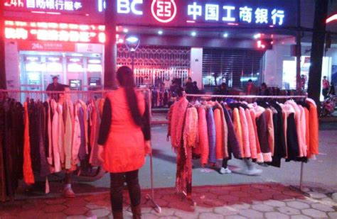 摆摊买衣服准备什么好,夜市摆摊卖衣服需要准备什么