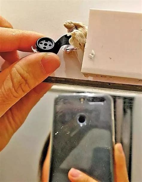 针孔摄像机都用上了,暗访摄像机