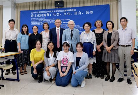 浅谈钢琴教学中如何培养学生的演奏能力,如何培养学生在演奏中的合奏能力.