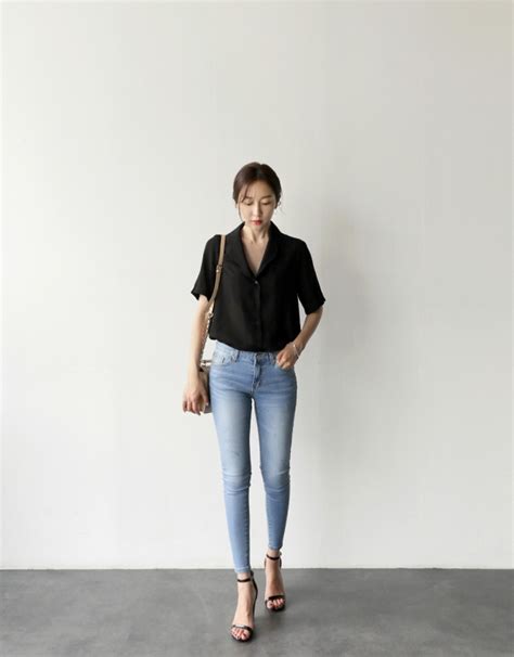 黑色短袖穿什么裤子好看,白色短袖穿什么裤子好看