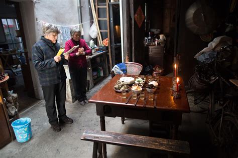 成都提前部署北郊片区清明祭扫 清明祭祀