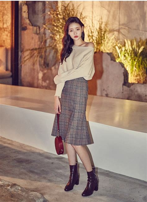 60多岁了还在穿粉色裙子,粉色的裙子配什么上衣好看