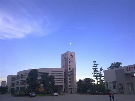 山南市第一高级中学怎么样,西藏山南市第一高级中学电话