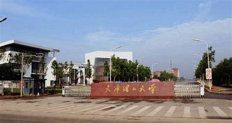 什么理科大学女生多,理科女生成绩中上