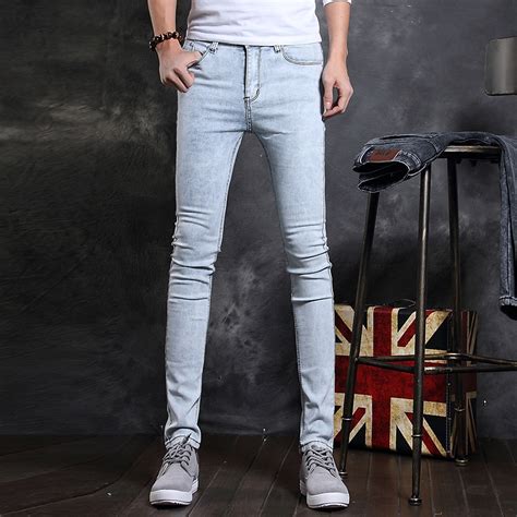 黑色t恤搭配休闲裤,男士黑t恤搭配什么裤子好看