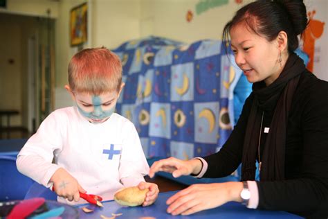 我国的幼儿园教育把,幼儿园教育什么放在首位