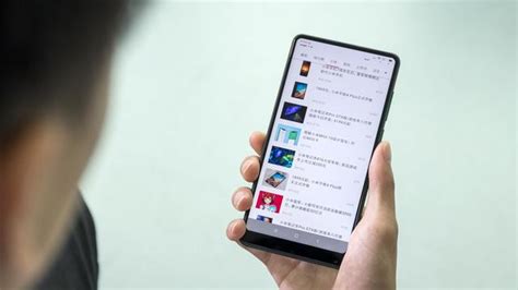 iphone进水怎么震出来 手机进水怎么震出来
