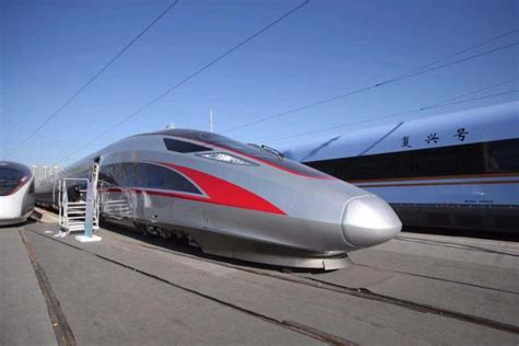 高铁为什么只有300KM H,为什么高铁只有一名司机