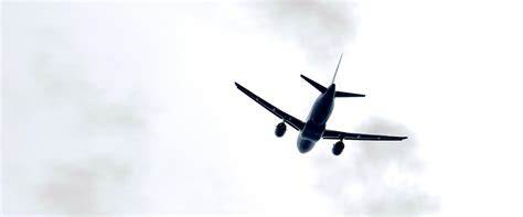 飞机为什么不能开飞行模式,如果有人偷偷开流量会怎么样