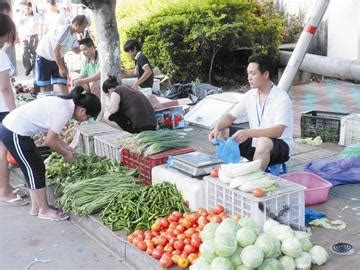 夫妻俩摆摊卖早餐,流动地摊卖什么