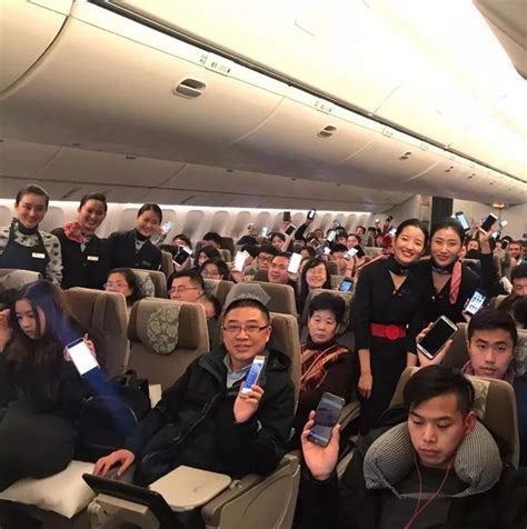 下月起坐飞机可以玩手机,现在坐飞机手机还要关机吗