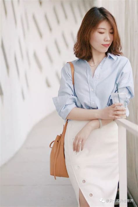 白衬衣搭什么颜色的高跟鞋,白色衬衣内搭什么颜色