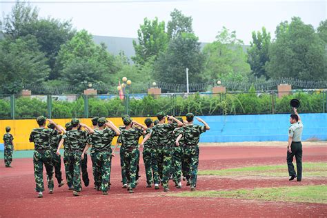 大学的军训内容有什么,大一新生入学军训持续多久