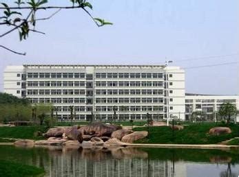 辽宁大学经济学专业学什么及就业前景,请问好就业吗